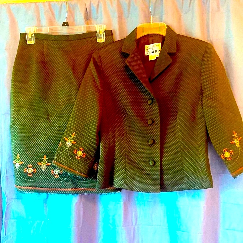 Ricki Freeman For Teri Jon,, 2 piece skirt and jacket, size 8